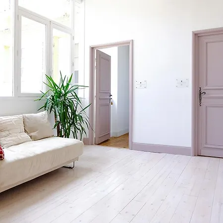 Bordeaux Village Apartman *