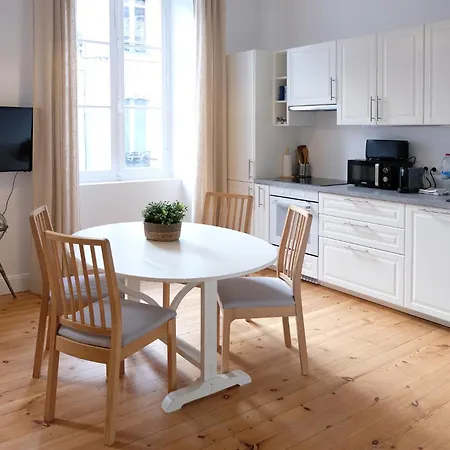 Bordeaux Village Apartment