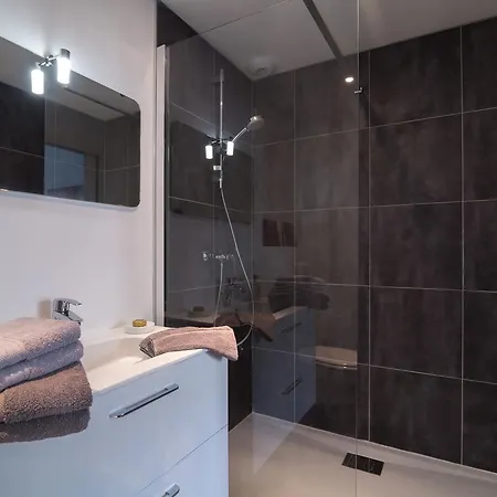 Bordeaux Village Apartment