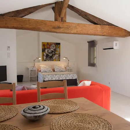 Bordeaux Village Апартаменты *