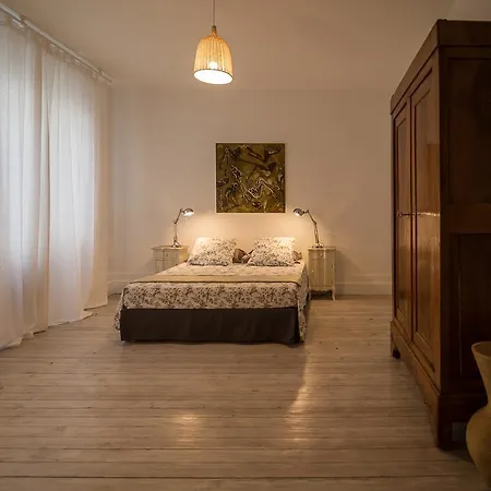 Bordeaux Village Apartman *